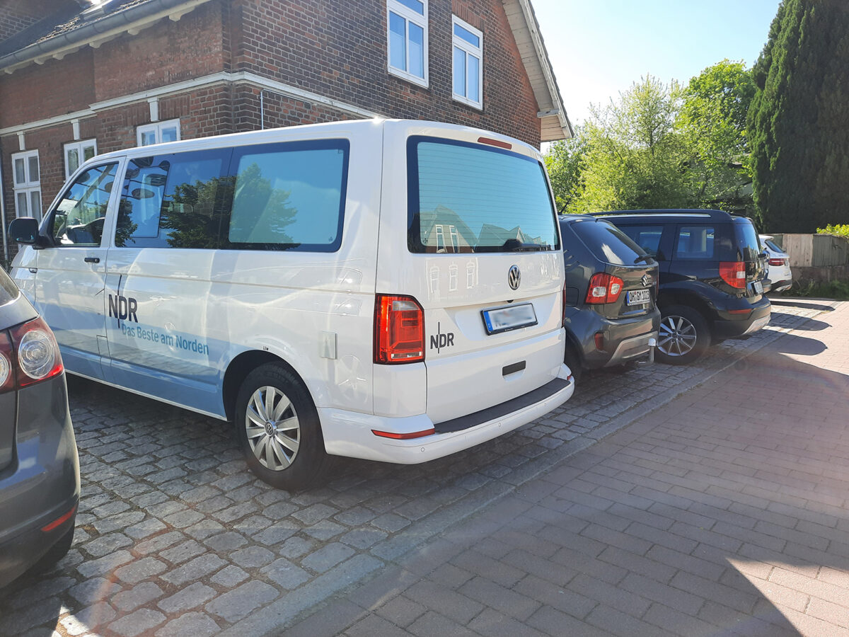 Der NDR auf dem Parkplatz vom Museum