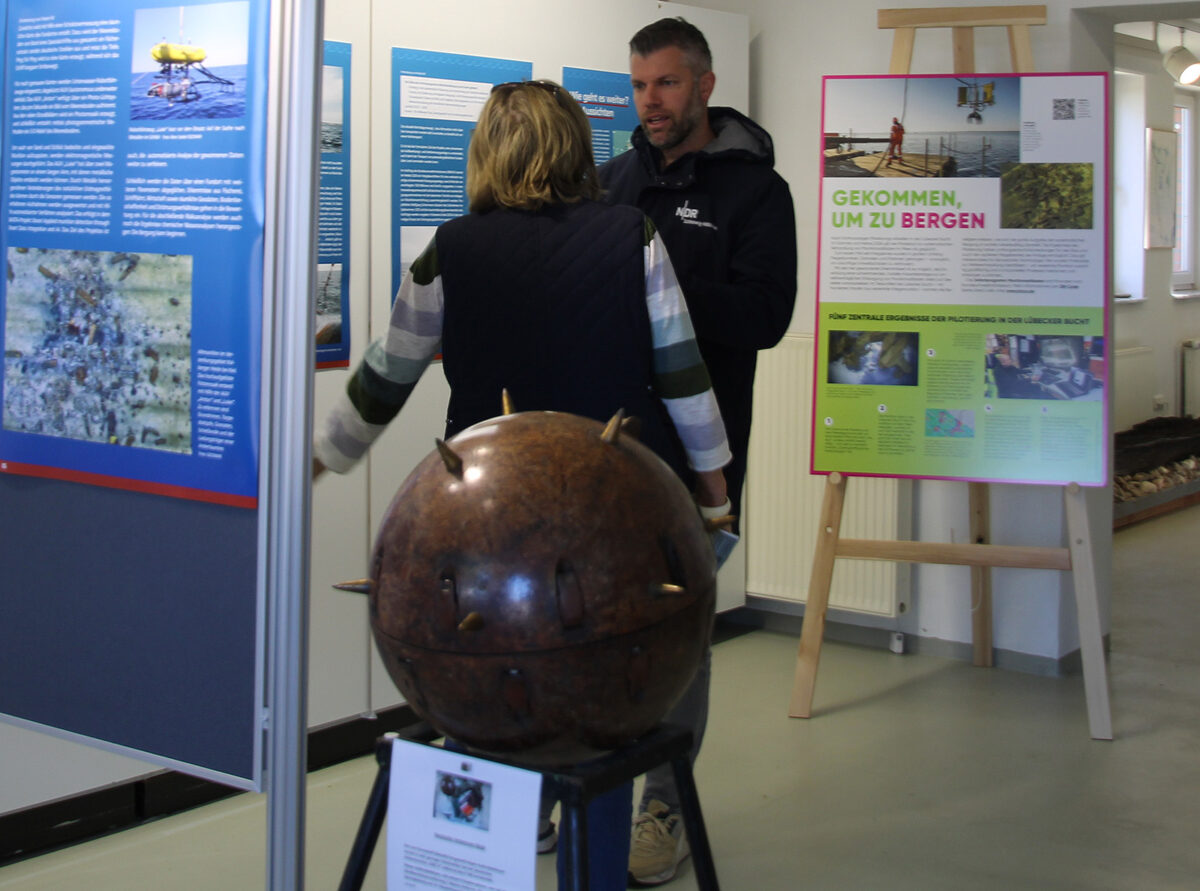 Phillip Kamke - Aufnahmen in der Sonderaussstellung für das Schleswig-Holstein Magazin
mit Karin Bühring
NDR im Museum