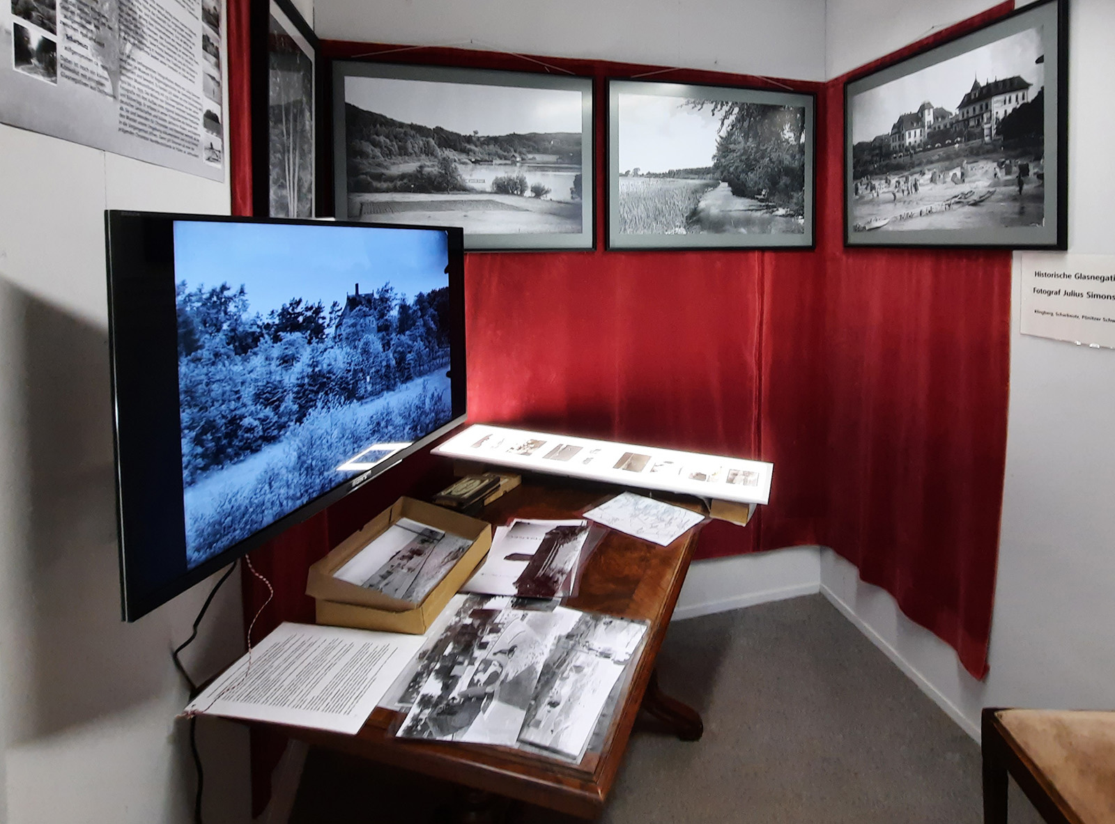 Die Glasnegative und ihre digitalen Dateien werden präsentiert